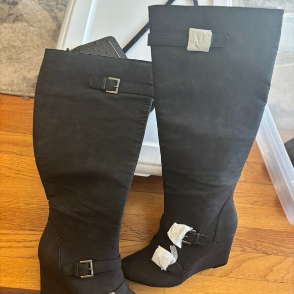 Knee high gray wedge boot - Picture 2 of 3